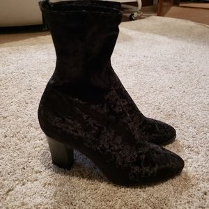 Impo stretch velvet booties Size 7.5M